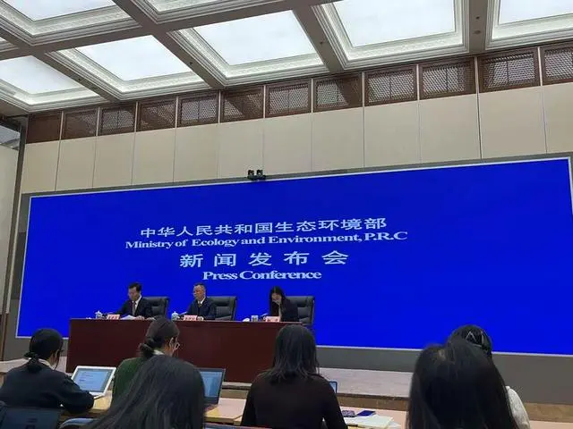 生态环境部: 加快制定废光伏组件及风机叶片等污染控制技术规范