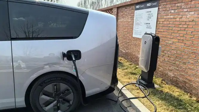 反向放电 新能源汽车变身城市“充电宝”