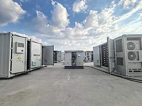 300MW/1200MWh!国内最大的磷酸铁锂电池独立储能电站并网运行